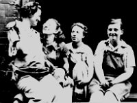 1944071002 Helen & Laura DeClerck