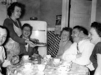 1954051001 Pat & Helen Milam - Laura & Cat Waem