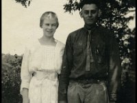 1920051002b Wallace and Emma Jamieson