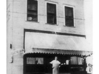 1925071001b Leonard Nelson - Grocery Store