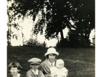 1927101001 Lorraine-Vernie-Robert- Jamieson - Jeanette Nelson - Moline IL