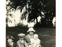 1927101001a 4x6 Lorraine-Vernie-Robert-Emma Jamieson - Moline IL