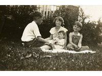 1933071001A Verne-Lorraine-Robert-Marilyn Jamieson