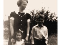 1935071001 Lorriane-Marilyn-Robert Jamieson - Guy Jamieson Farm - Moline IL