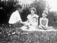 1935071001 Verne-Lorraine-Robert-Marilyn