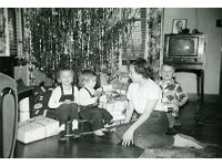 1954121001 Becky-Bonnie-Betty-Bill - Xmas - Moline IL