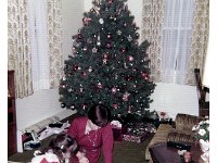 1976121009 Darla & Betty Hagberg - Christmas - Moline IL