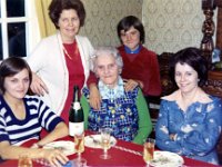 1976 10 01 Estella Robaeys Family - See Name List
