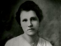 1914111007 Thyra Thornbloom